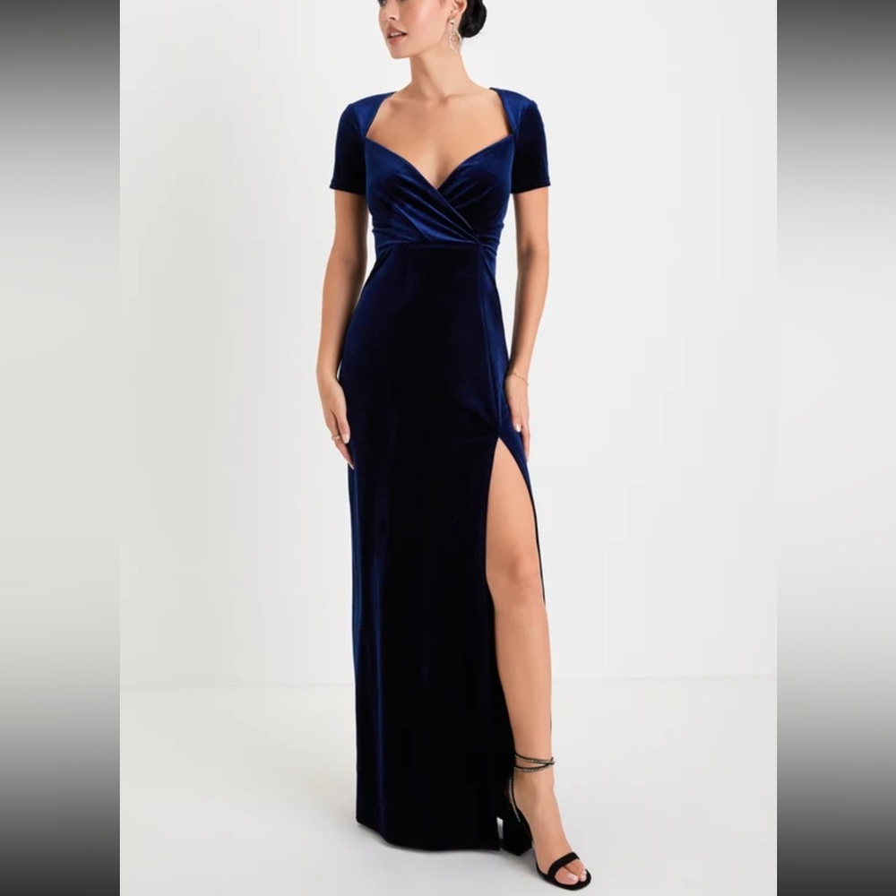 Lulu’s Navy Velvet Dress